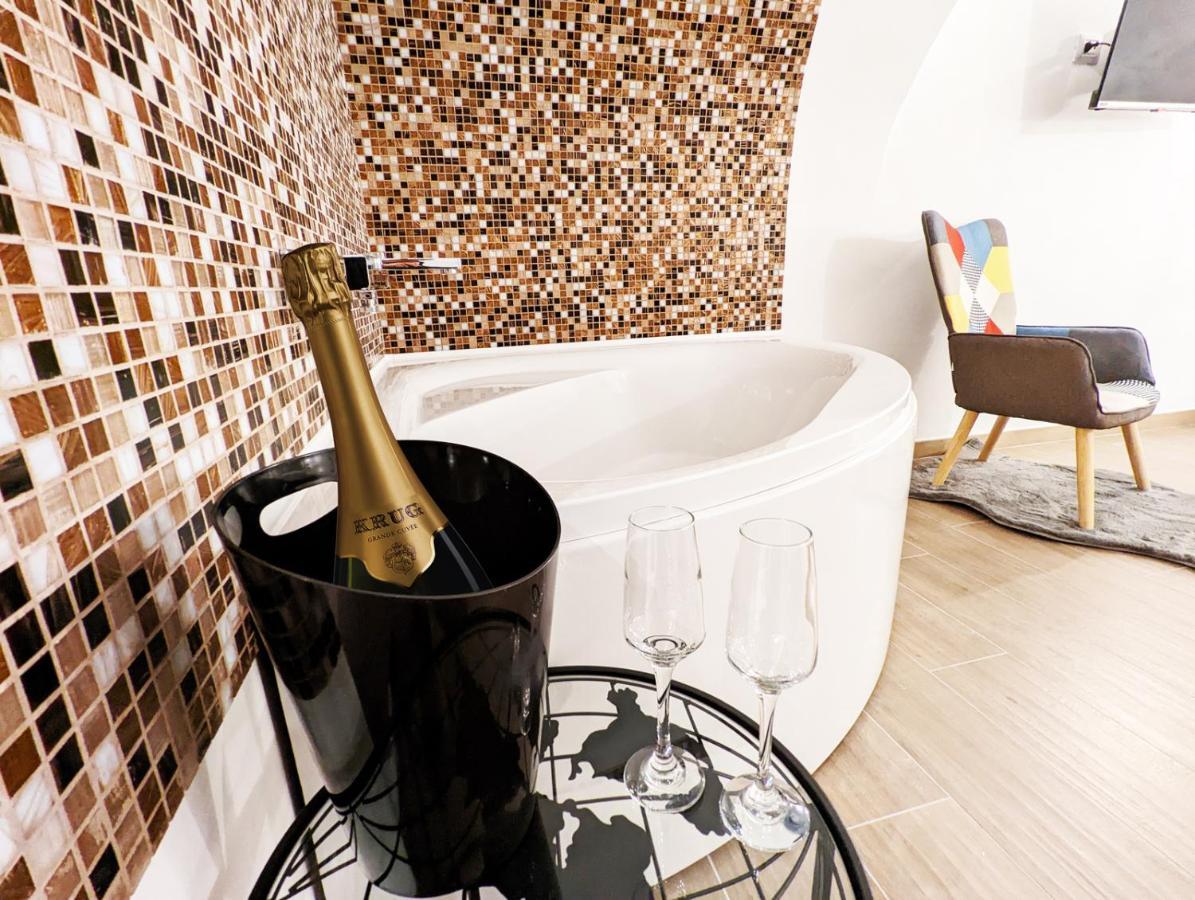Dama Suite Love & Private Jacuzzi باري المظهر الخارجي الصورة